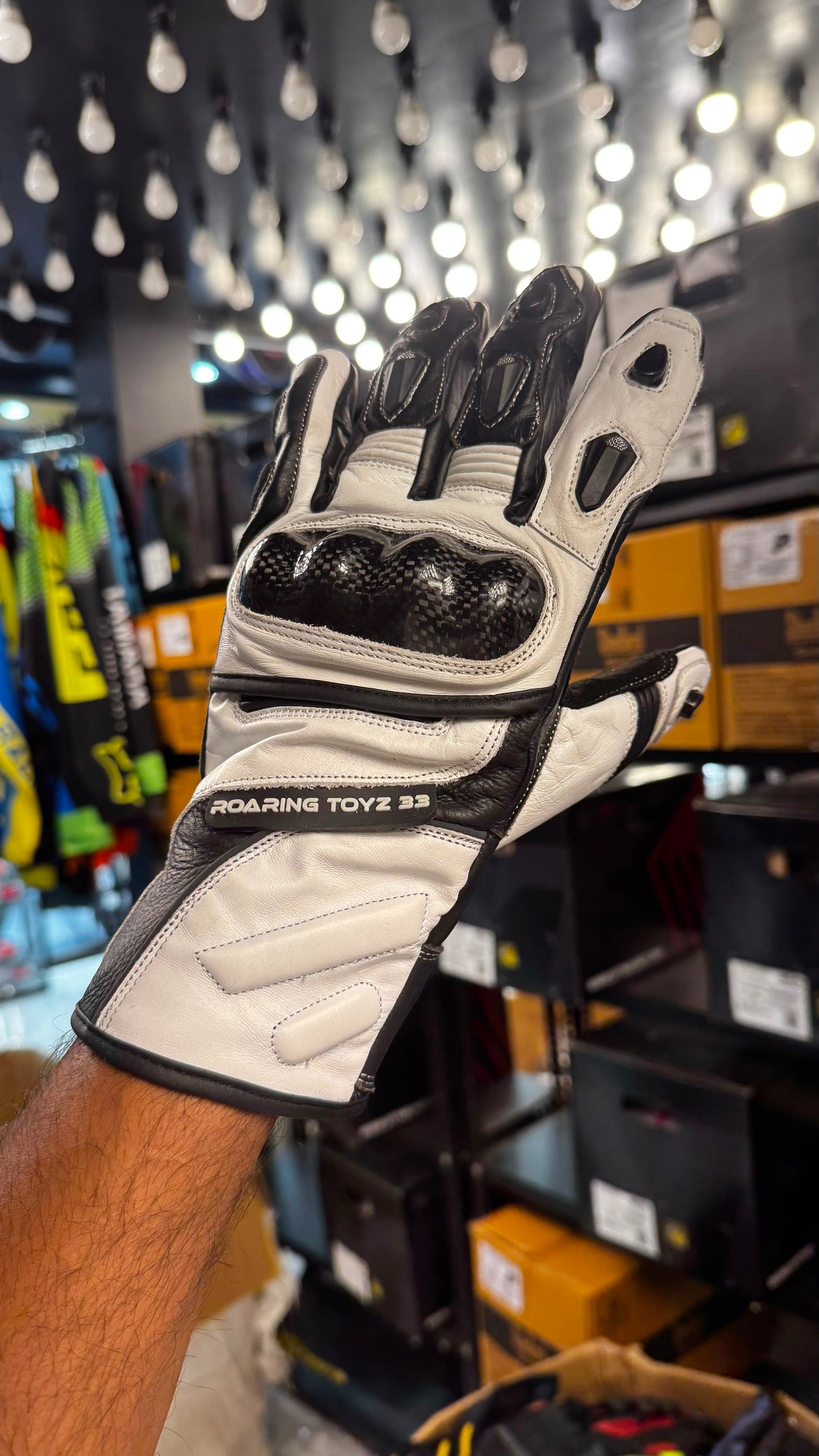 Roaring toyz Venom gloves white